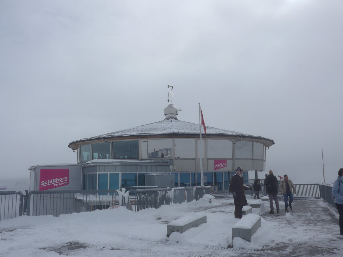 (228'210) - Das Drehrestaurant Piz Gloria am 20. September 2021 auf dem Schilthorn