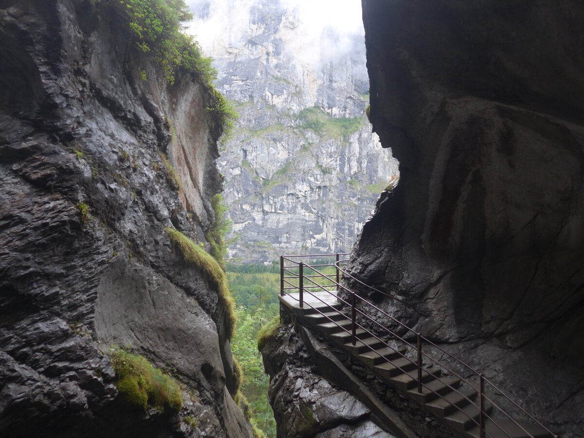 (228'217) - Bei den Tr�mmelbachf�llen am 20. September 2021 in Tr�mmelbach