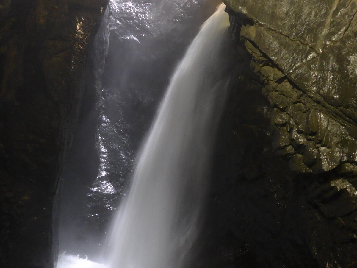 (228'220) - Die Tr�mmelbachf�lle am 20. September 2021 in Tr�mmelbach