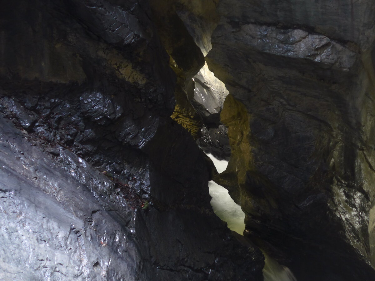 (228'222) - Die Tr�mmelbachf�lle am 20. September 2021 in Tr�mmelbach