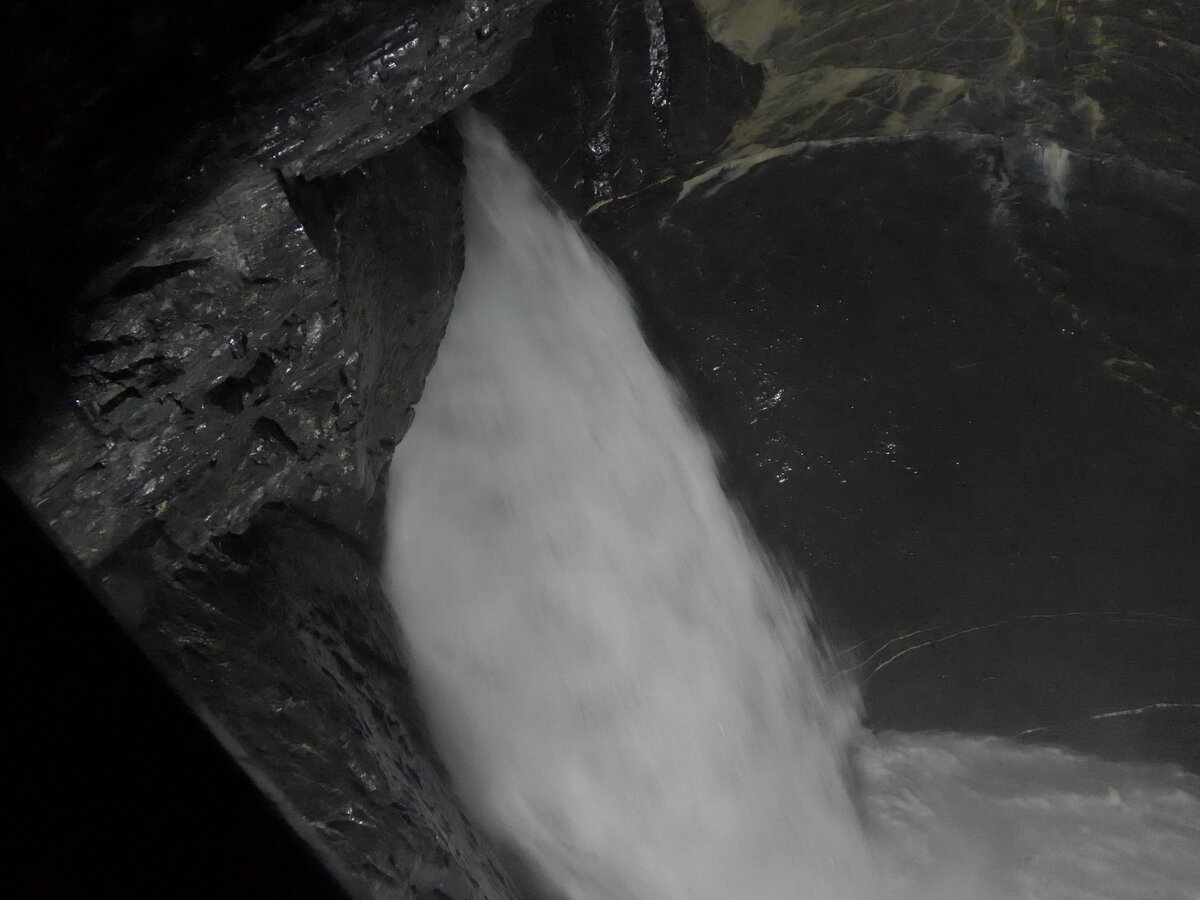 (228'223) - Die Tr�mmelbachf�lle am 20. September 2021 in Tr�mmelbach