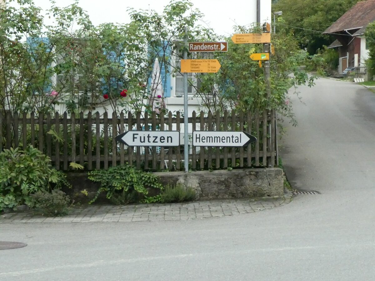 (228'414) - Wegweiser-SChilder am 26. September 2021 in Beggingen