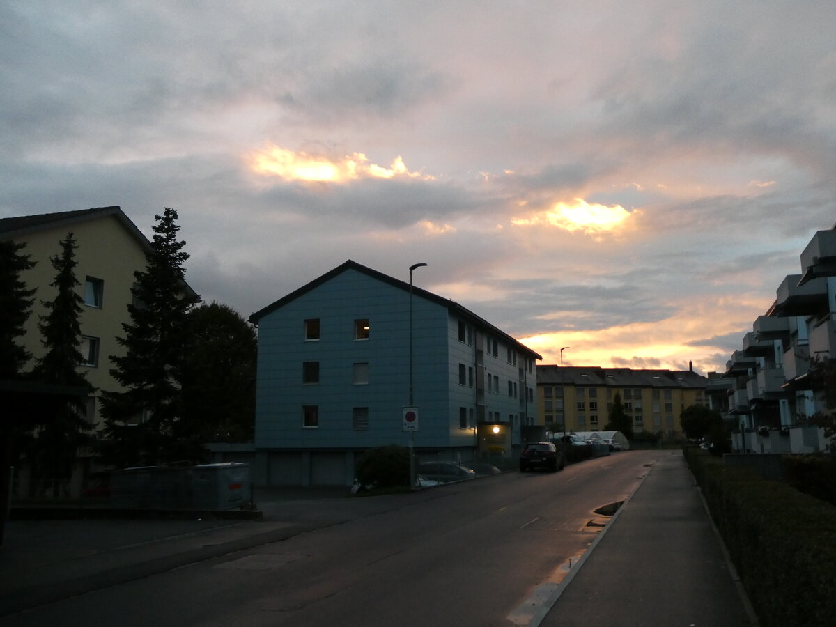 (228'737) - Abendstimmung am 6. Oktober 2021 im Lerchenfeld bei Thun