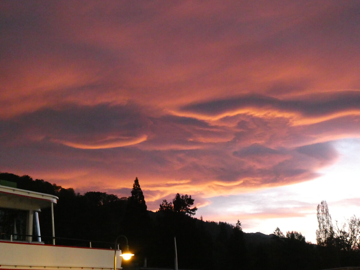 (229'888) - Morgenrot �ber Thun am 29. Oktober 2021