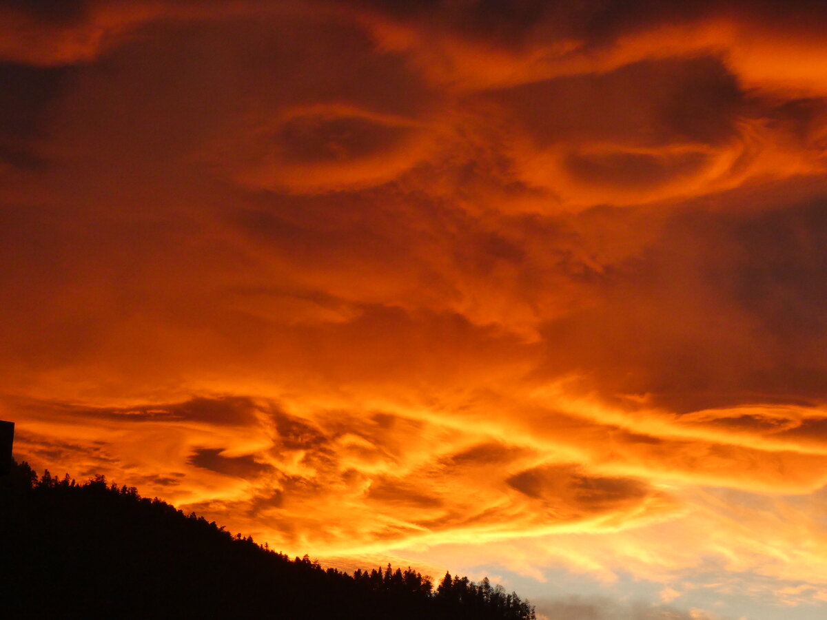 (229'890) - Morgenrot �ber Thun am 29. Oktober 2021