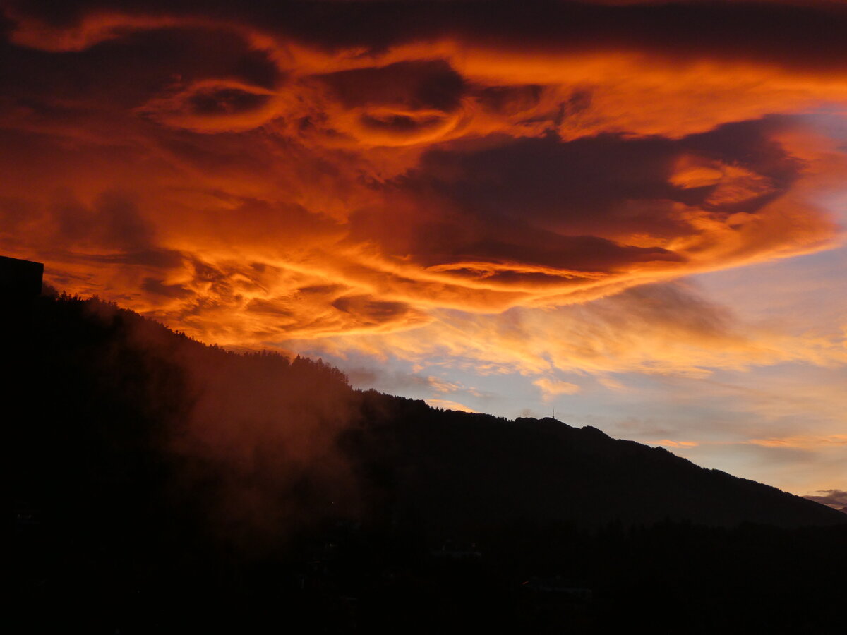 (229'891) - Morgenrot �ber Thun am 29. Oktober 2021