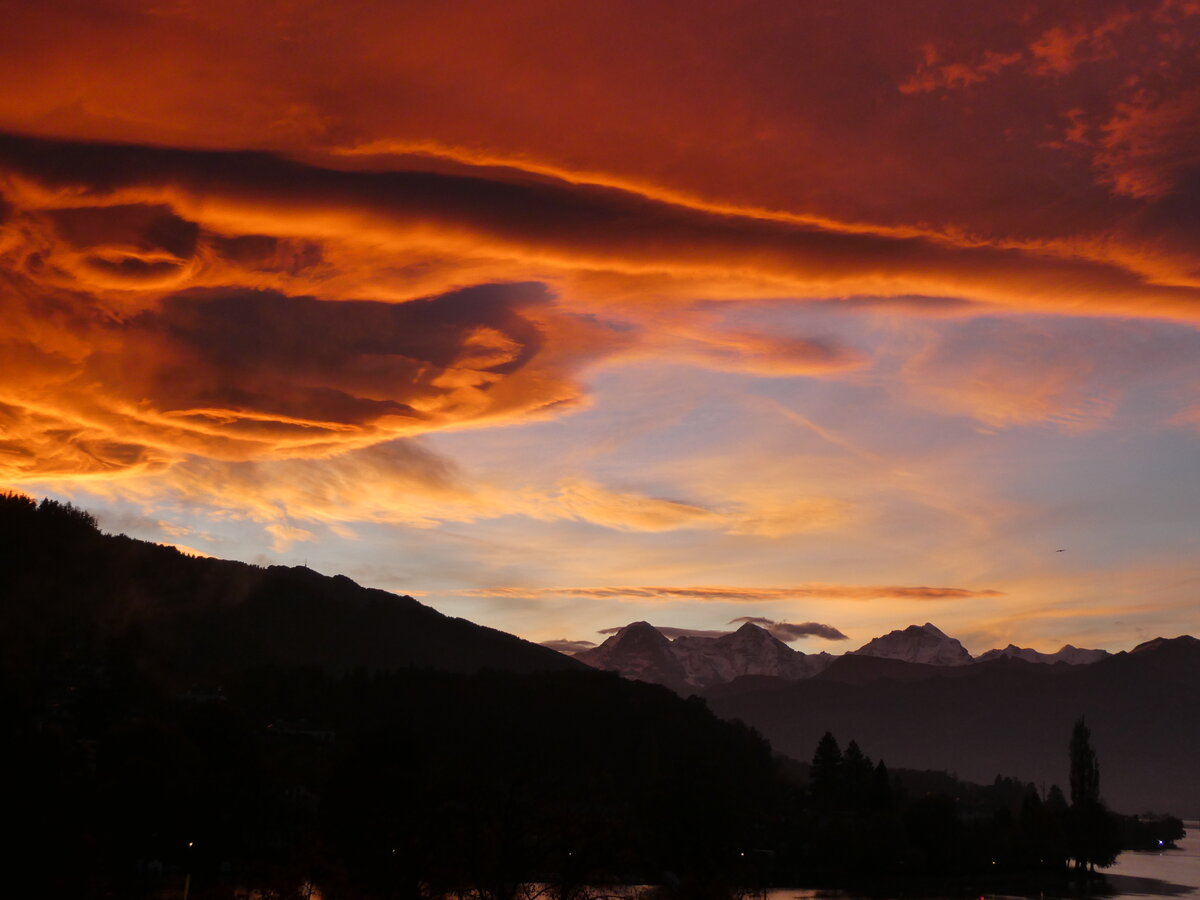 (229'892) - Morgenrot �ber Thun am 29. Oktober 2021