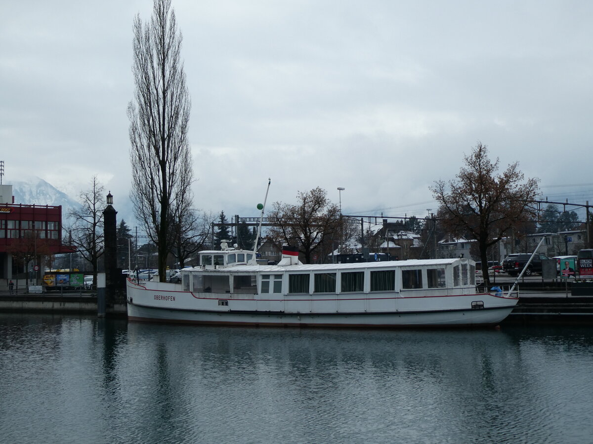 (231'074) - Motorschiff Oberhofen am 6. Dezember 2021 an der Schiffl�ndte Thun