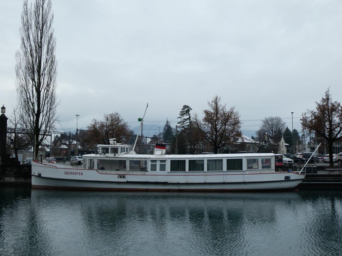 (231'075) - Motorschiff Oberhofen am 6. Dezember 2021 an der Schiffl�ndte Thun