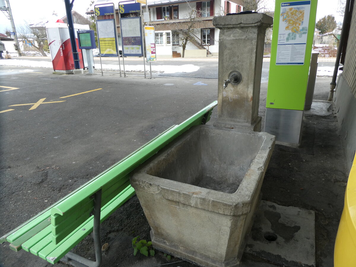 (231'437) - Brunnen am 17. Dezember 2021 beim Bahnhof Thurnen