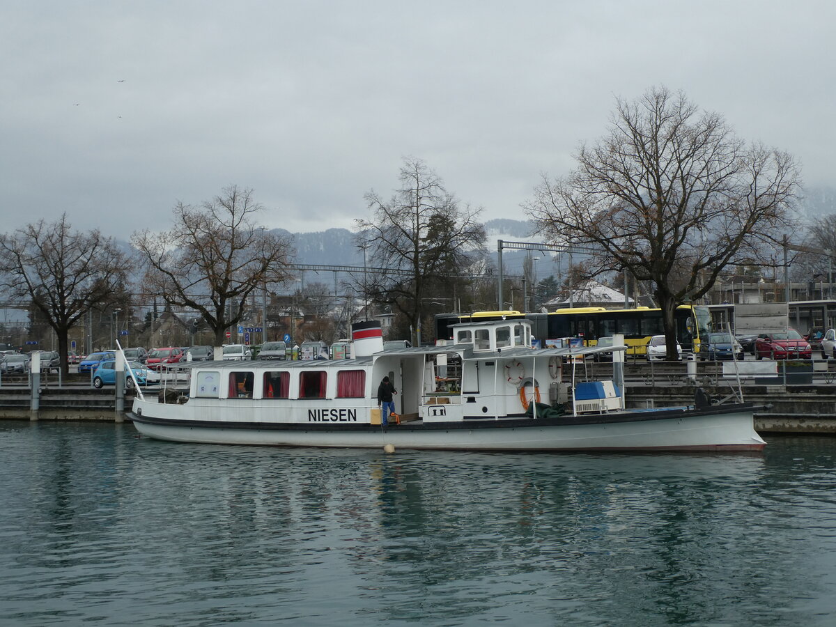 (232'156) - Motorschiff Niesen am 20. Januar 2022 an der Schiffl�ndte Thun