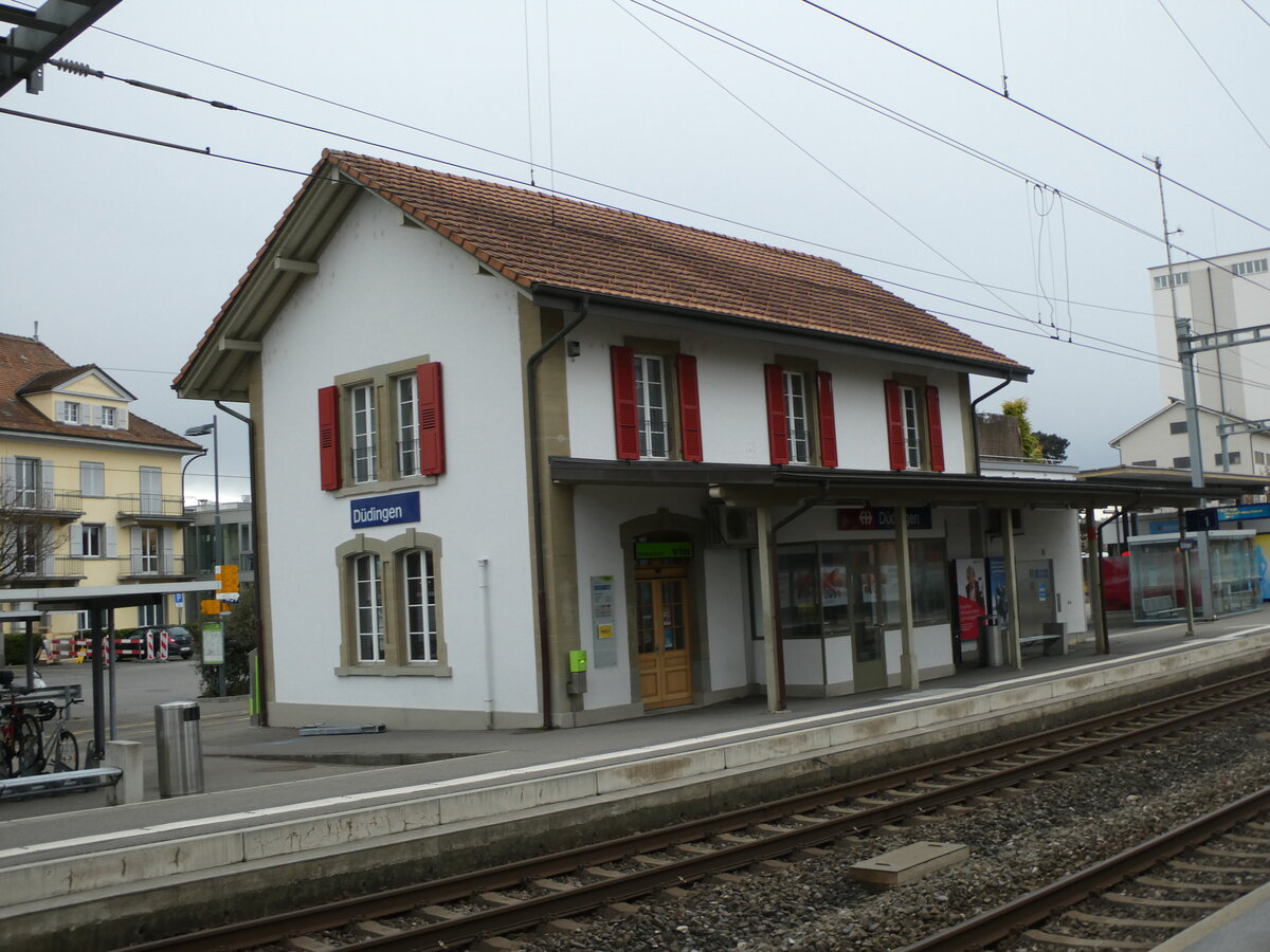 (232'736) - Der Bahnhof D�dingen am 6. Februar 2022