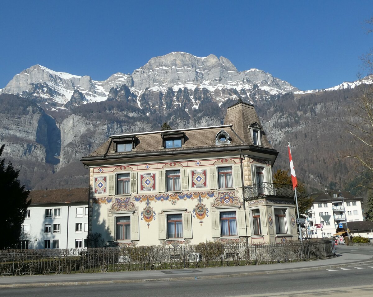 (233'576) - Villa am 8. M�rz 2022 beim Bahnhof Walenstadt