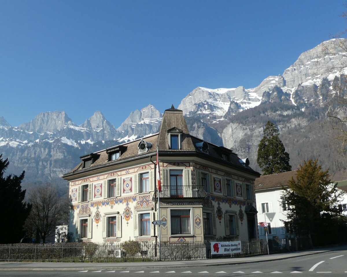 (233'577) - Villa am 8. M�rz 2022 beim Bahnhof Walenstadt