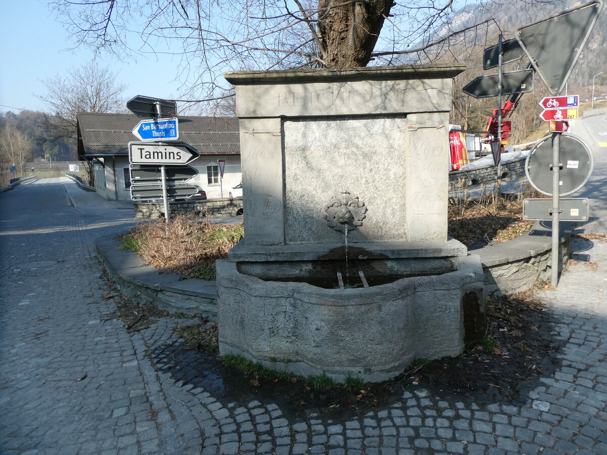(233'751) - Brunnen am 11. M�rz 2022 in Reichenau-Tamins