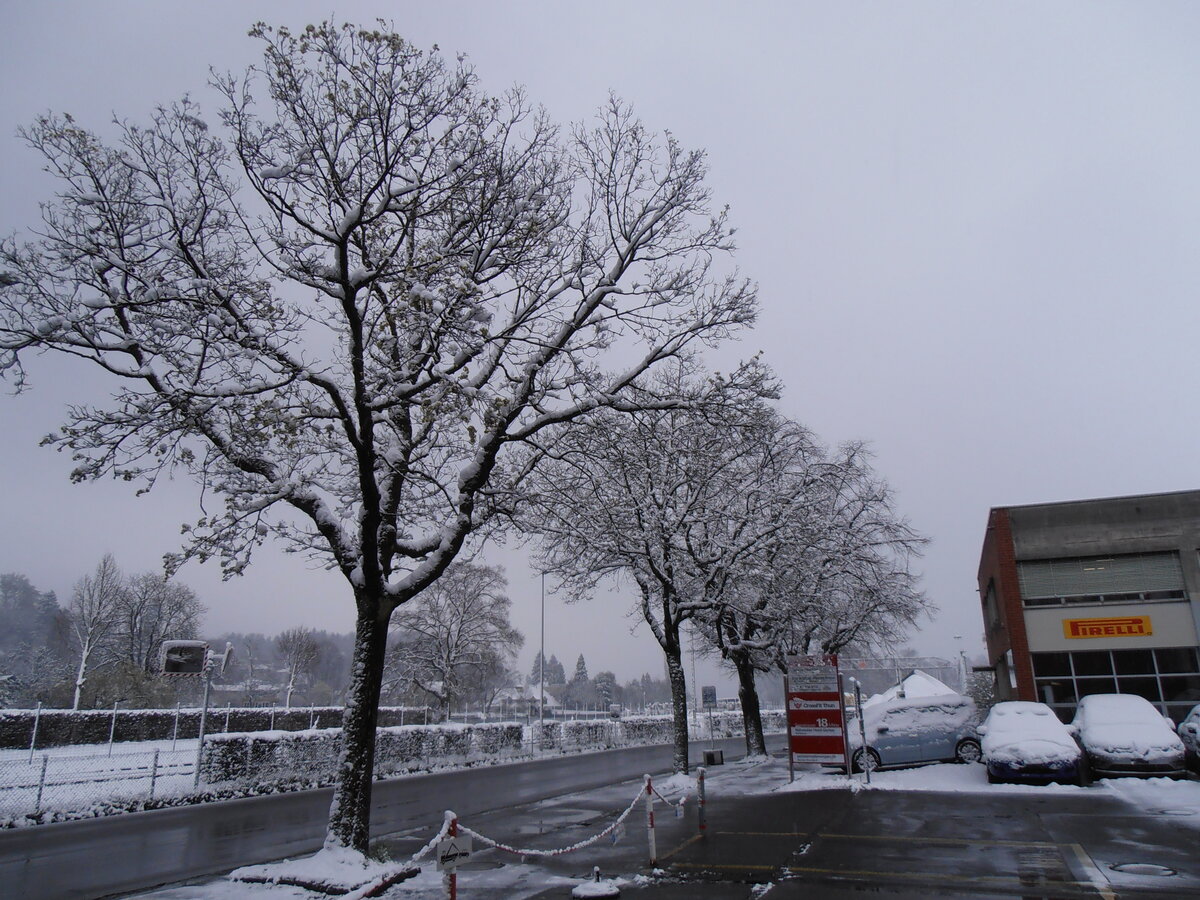 (234'163) - Wintereinbruch am 2. April 2022 an der Seestrasse in Thun