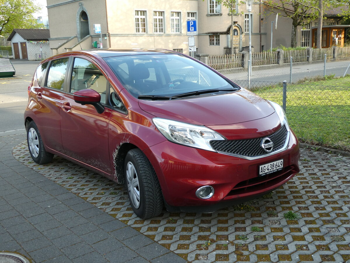 (234'641) - Nissan - AG 438'649 - am 16. April 2022 in Thun-Lerchenfeld