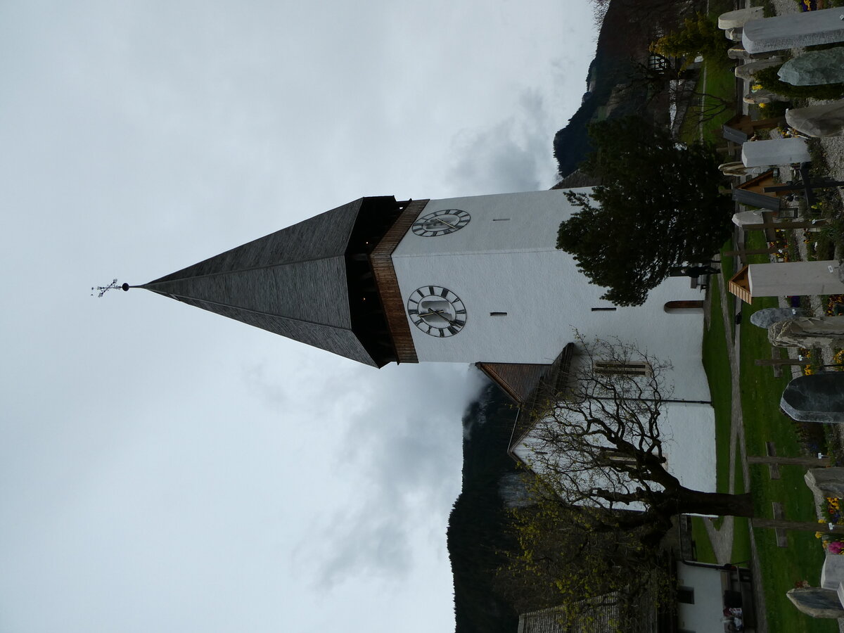 (234'823) - Die Kirche Saanen am 24. April 2022