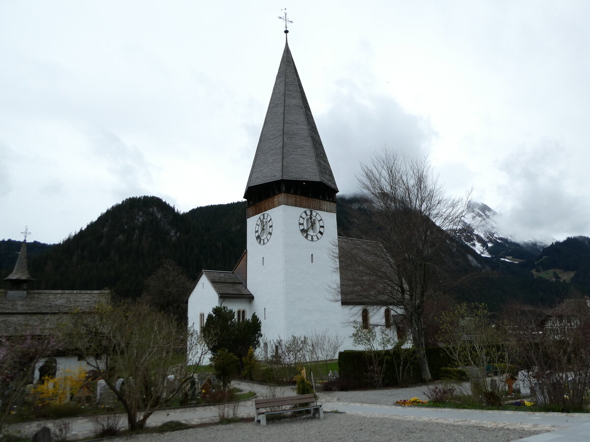 (234'824) - Die Kirche Saanen am 24. April 2022