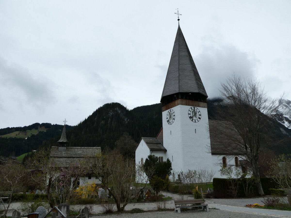 (234'825) - Die Kirche Saanen am 24. April 2022