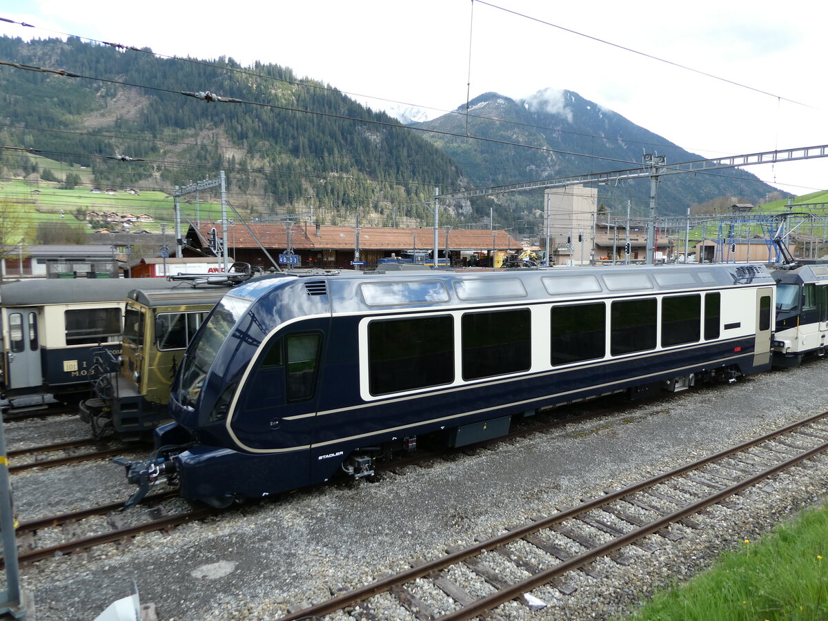 (234'848) - MOB-Steuerwagen (Testfahrzeug) - Nr. 382 - am 26. April 2022 im Bahnhof Zweisimmen
