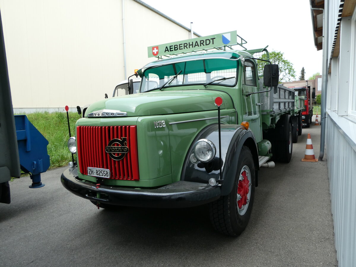 (235'322) - Aeberhardt, Illnau - ZH 82'558 - Volvo am 7. Mai 2022 in Attikon, Wegm�ller