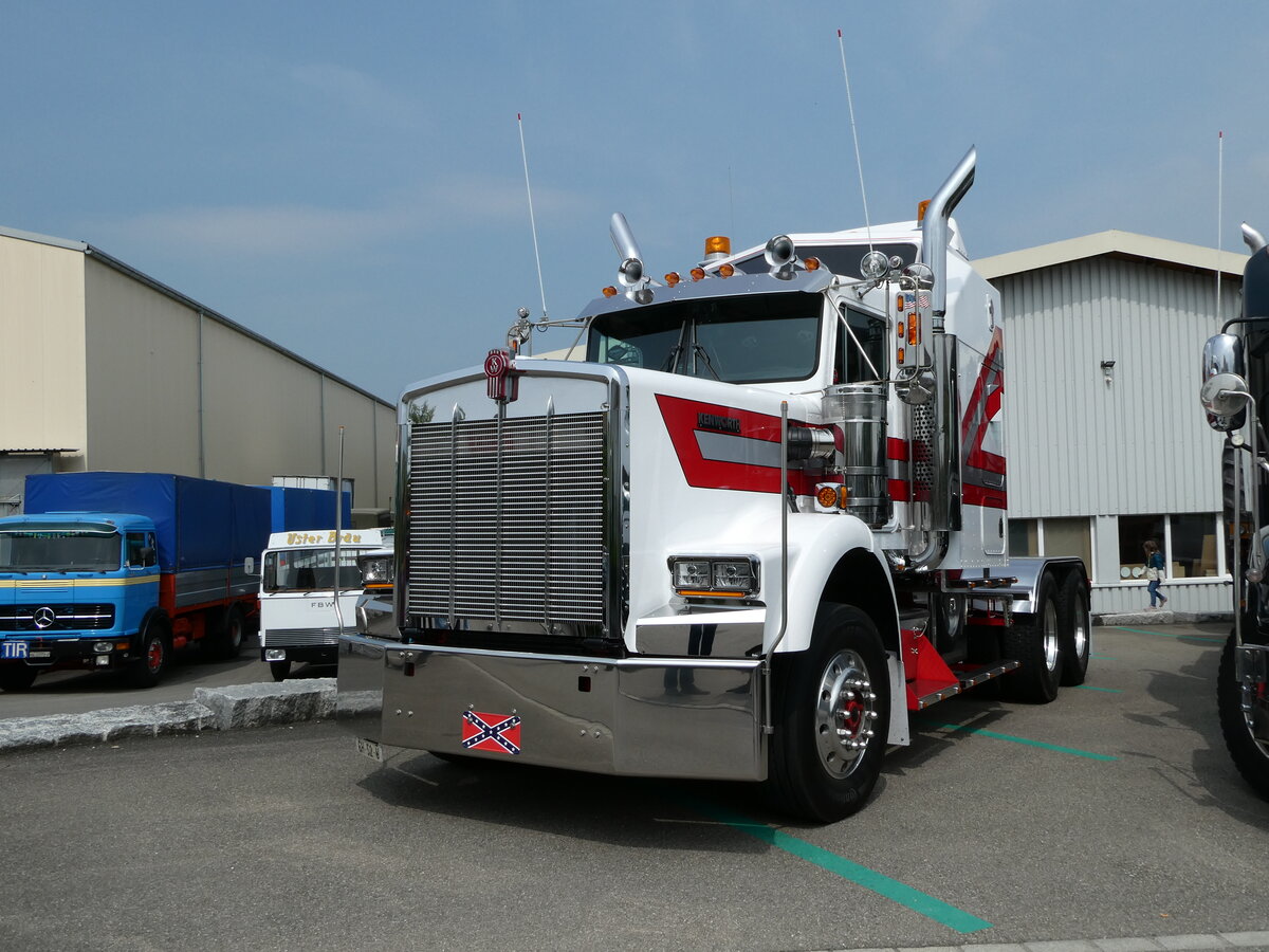 (235'396) - Kenworth - SH 52 U - am 7. Mai 2022 in Attikon, Wegm�ller