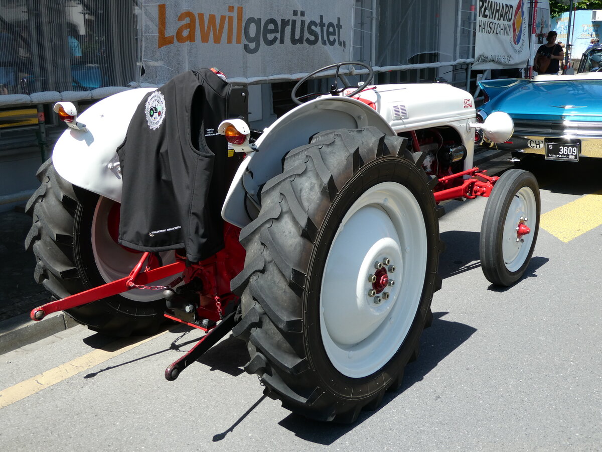 (236'661) - Ford am 4. Juni 2022 in Sarnen, OiO