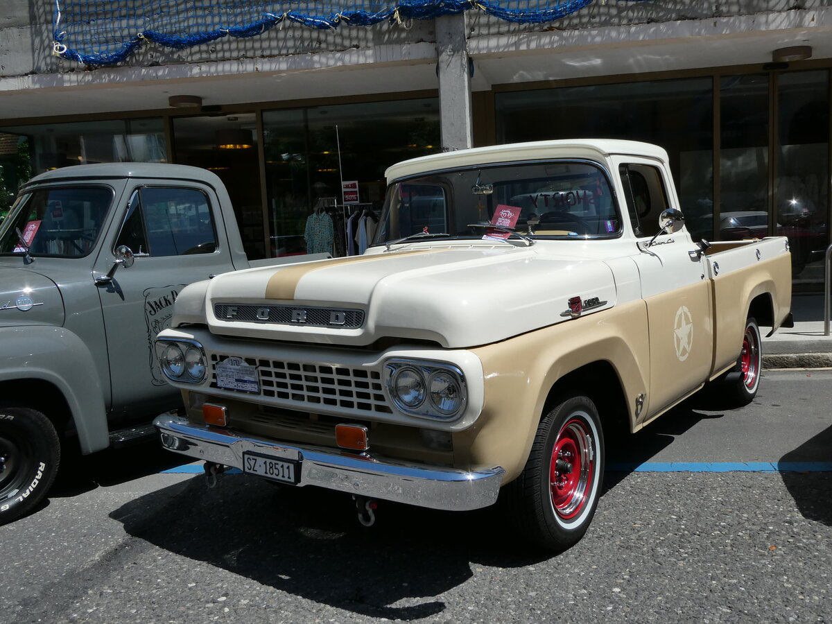 (236'703) - Ford - SZ 18'511 - am 4. Juni 2022 in Sarnen, OiO