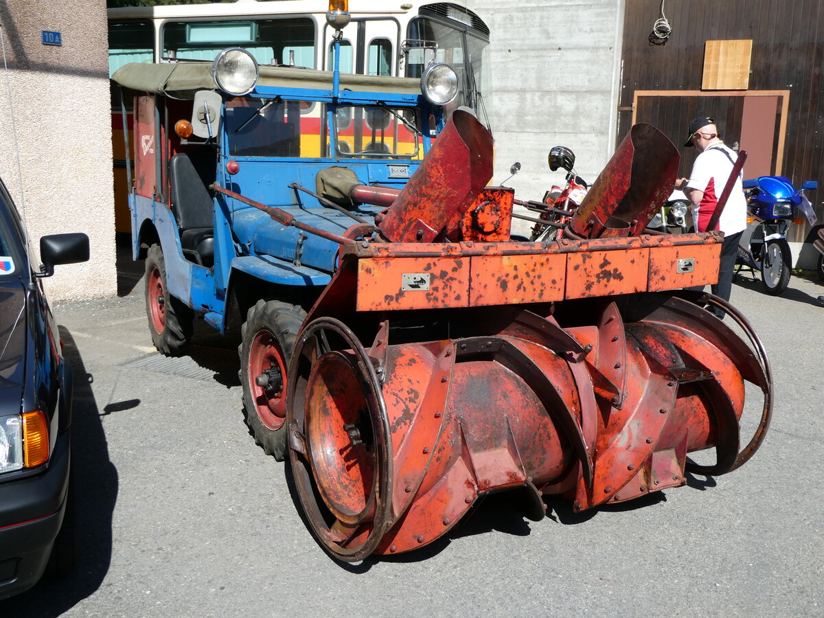 (237'065) - Willys am 12. Juni 2022 in Faido, Garage Barenco