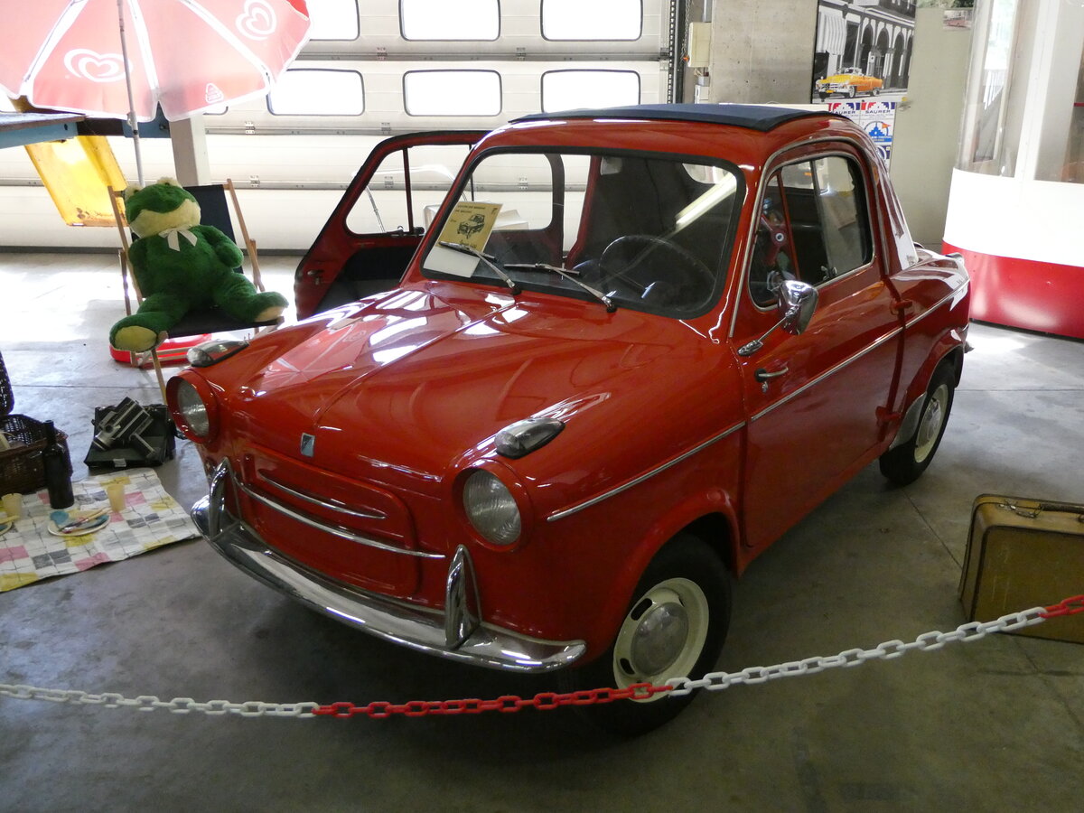 (237'106) - Vespa am 12. Juni 2022 in Faido, Garage Barenco