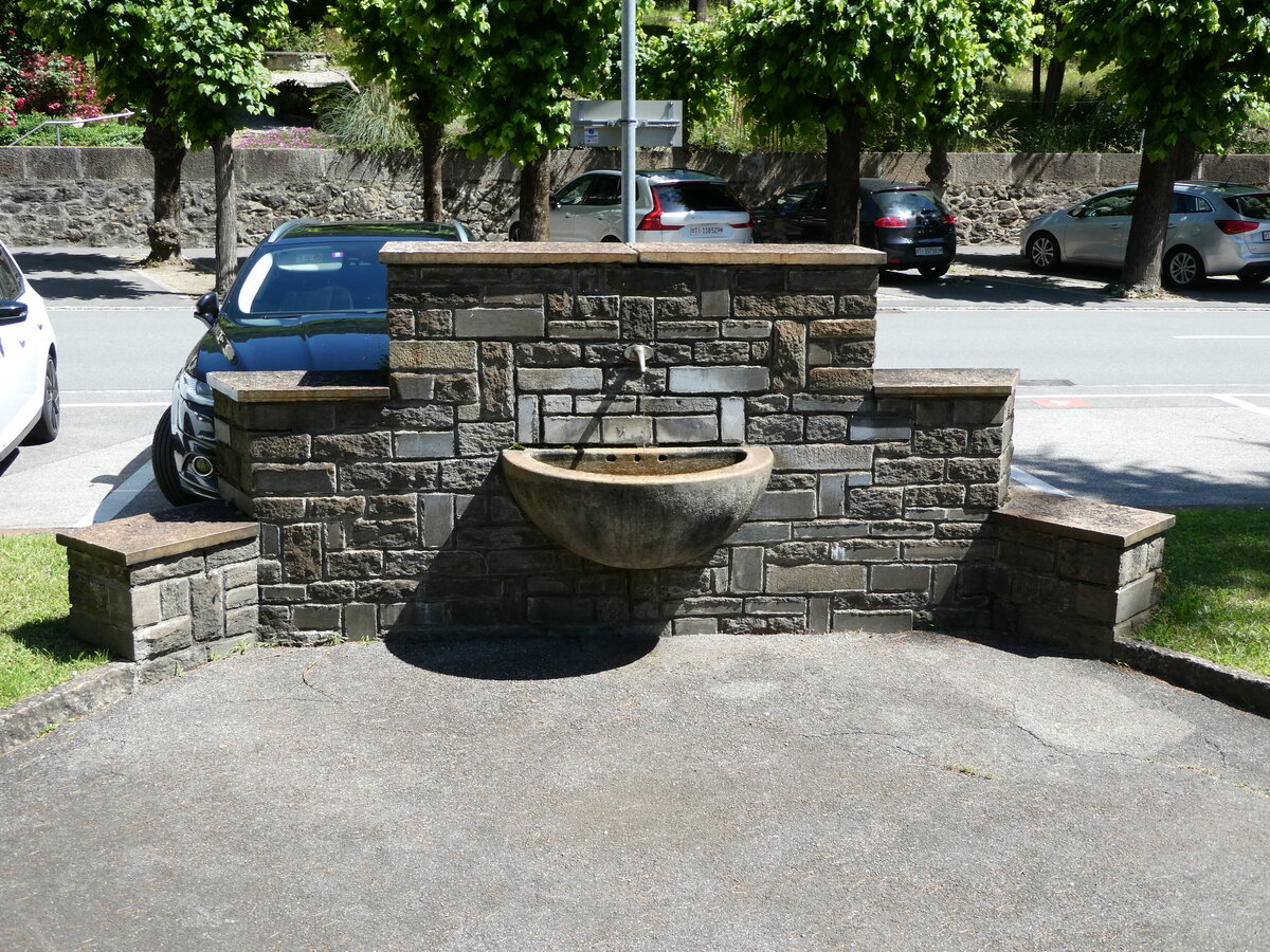 (237'151) - Brunnen am 12. Juni 2022 beim Bahnhof Faido