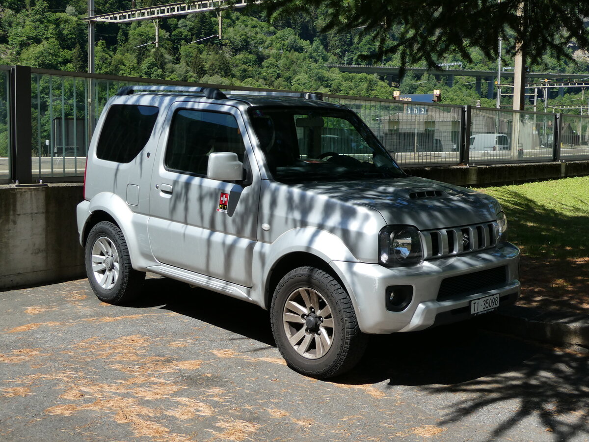 (237'153) - Suzuki - TI 35'098 - am 12. Juni 2022 beim Bahnhof Faido