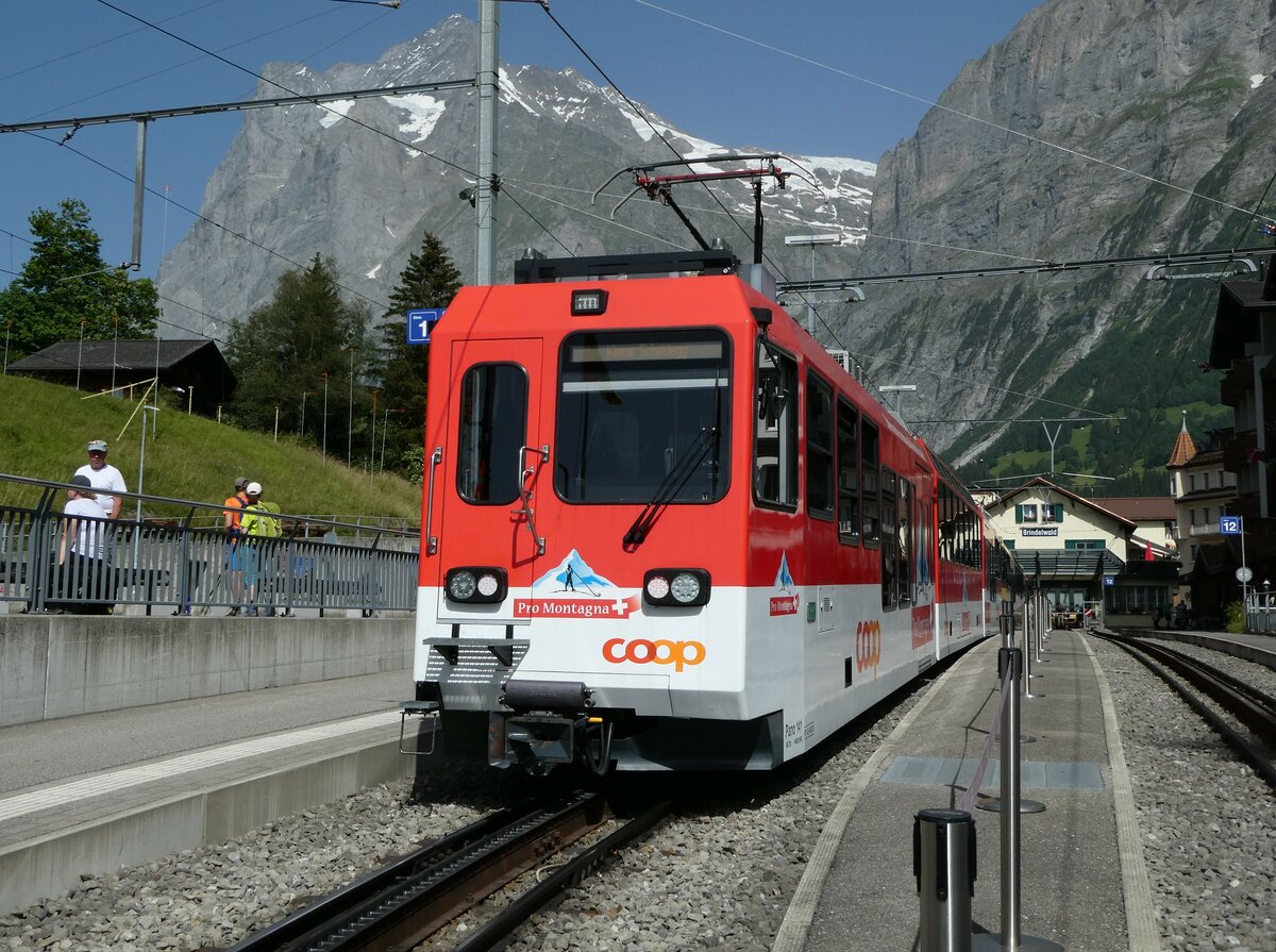 (237'240) - WAB-Pendelzug - Nr. 141 - am 18. Juni 2022 im Bahnhof Grindelwald