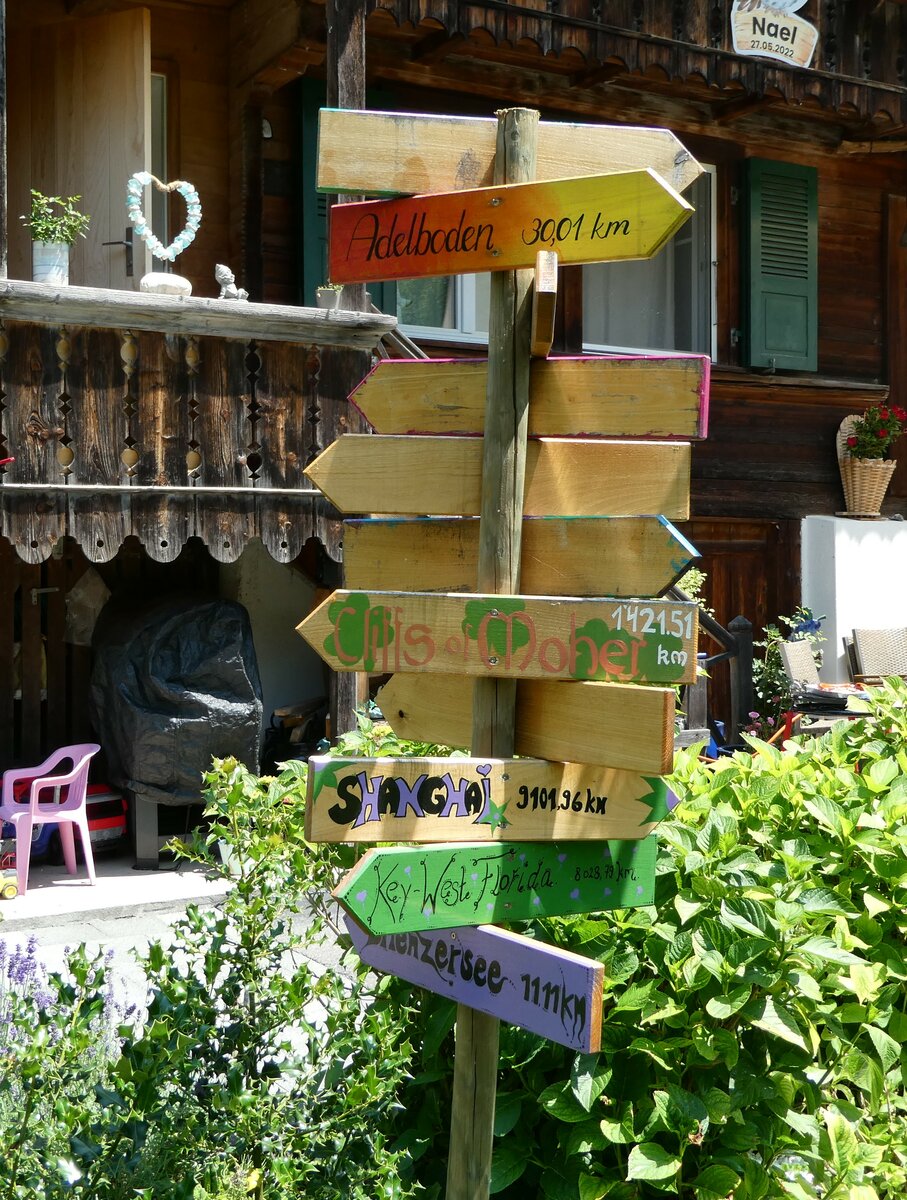 (237'348) - Wegweiser am 20. Juni 2022 in Gsteigwiler