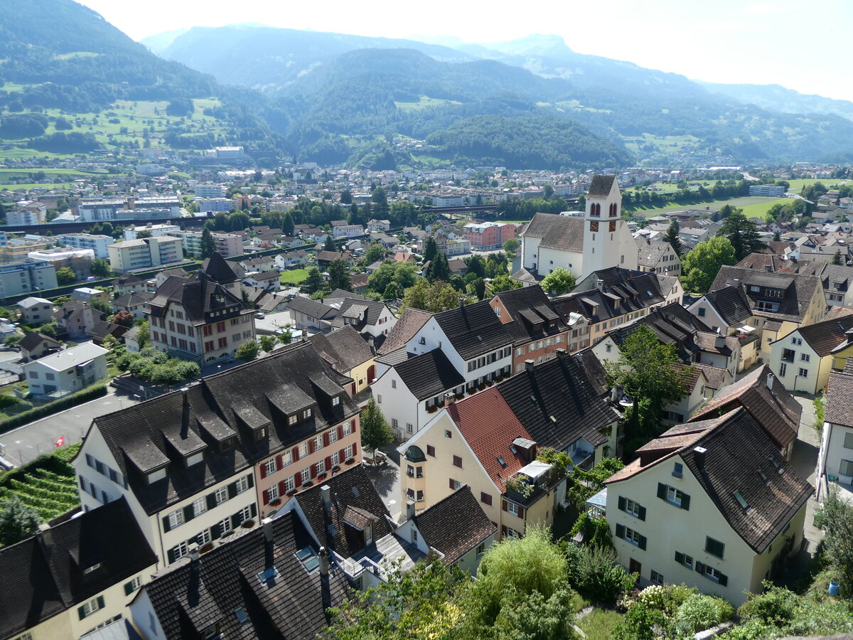 (238'266) - Die Altstadt von Sargans am 17. Juli 2022 vom Schloss aus