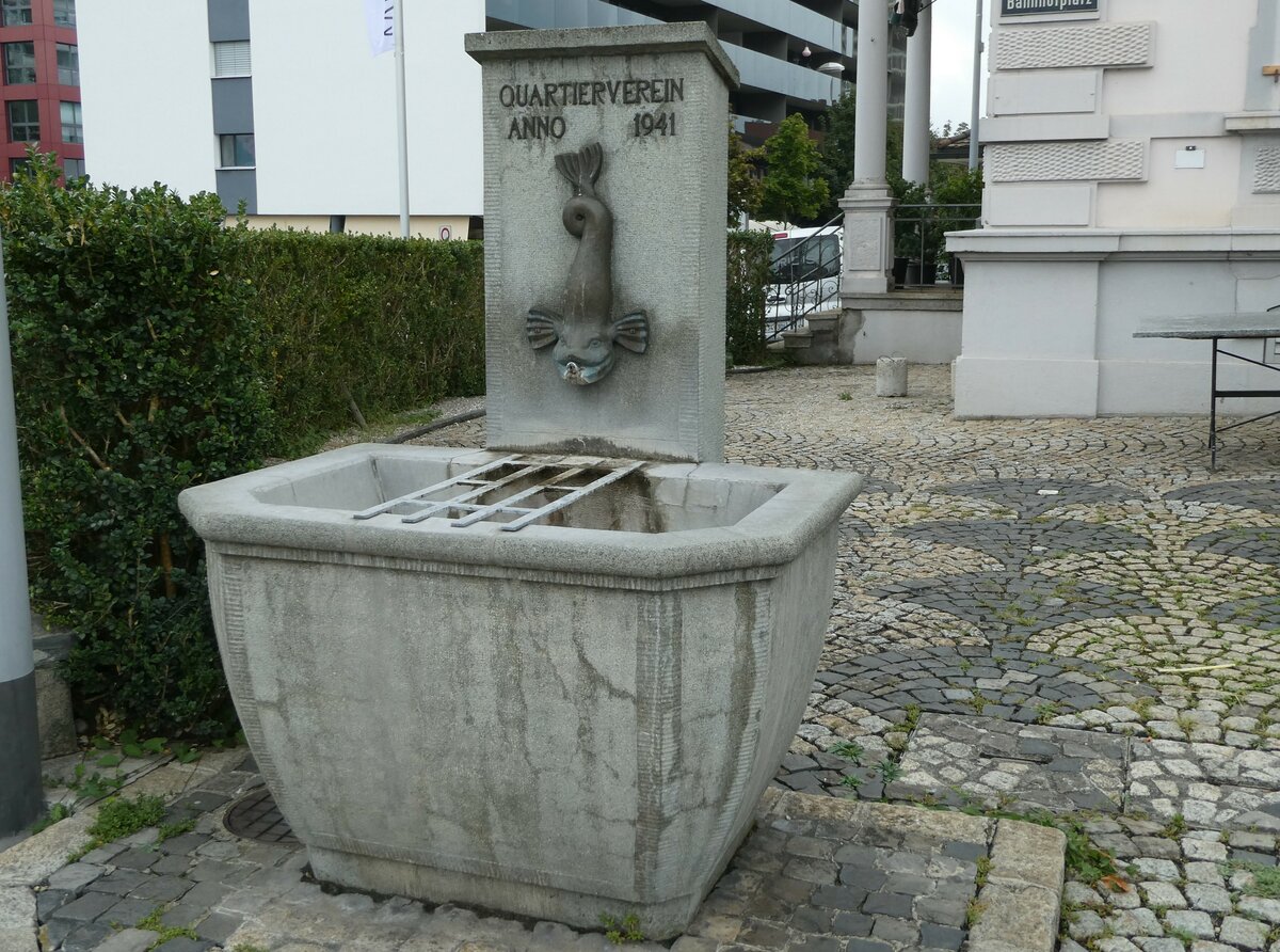 (239'510) - Brunnen am 27. August 2022 beim Bahnhof Sursee