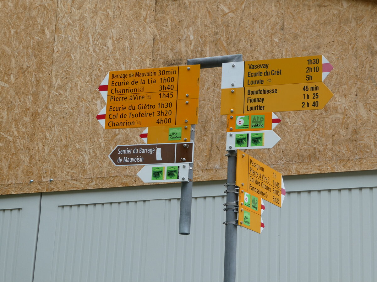 (239'937) - Wegweiser am 4. September 2022 in Mauvoisin