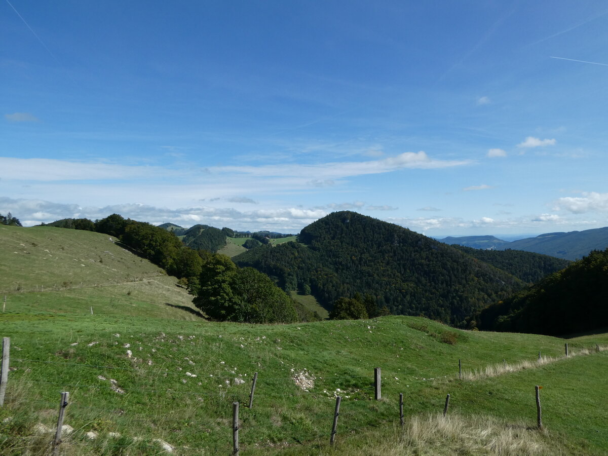 (240'109) - Ausblick vom hinteren Brandberg am 18. September 2022 bei Herbetswil