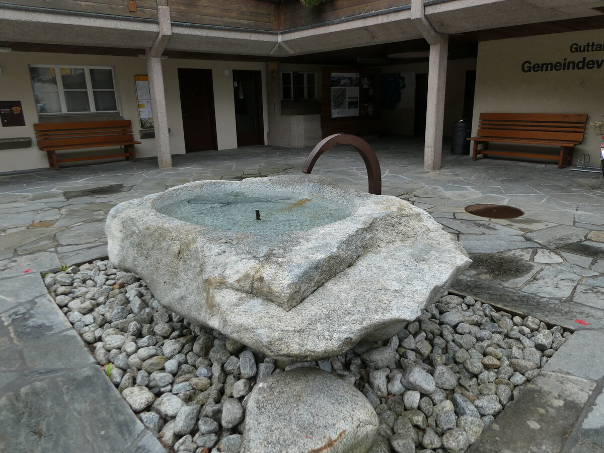 (240'262) - Brunnen am 25. September 2022 in Guttannen, Dorf