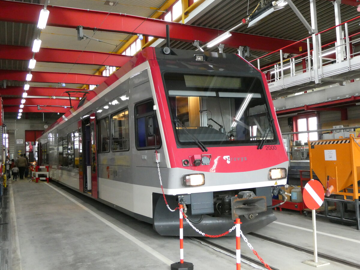 (240'505) - TRAVYS-Pendelzug - Nr. 2000 - am 2. Oktober 2022 in Yverdon, D�p�t