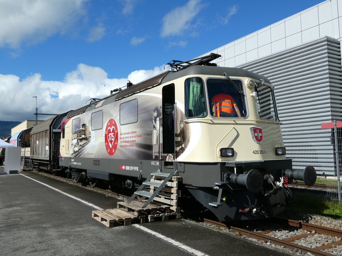 (240'544) - SBB-Lokomotive - Nr. 420'251-1 - am 2. Oktober 2022 in Yverdon, D�p�t