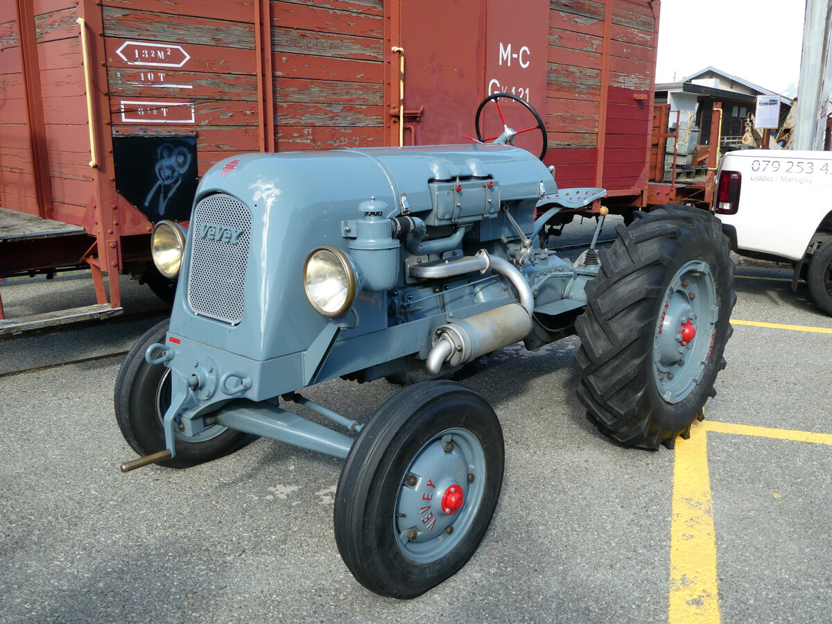 (240'577) - Vevey am 2. Oktober 2022 beim Bahnhof Martigny