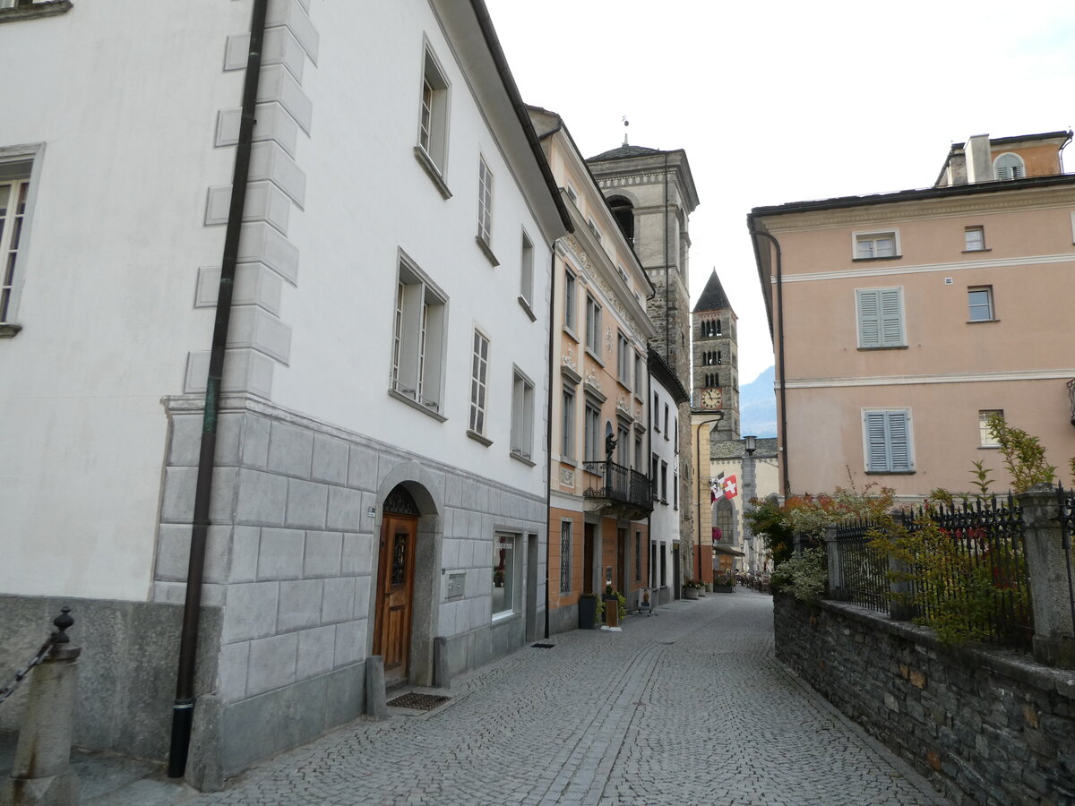 (241'206) - Gasse in Poschiavo am 13. Oktober 2022