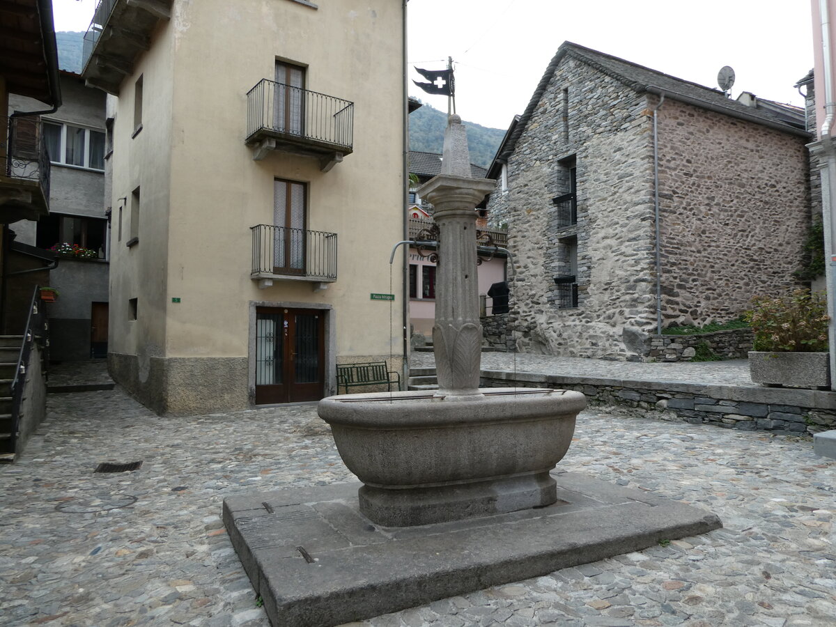 (241'357) - Brunnen am 14. Oktober 2022 in Intragna