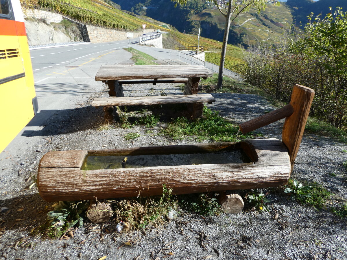 (241'414) - Brunnen am 16. Oktober 2022 bei Erde