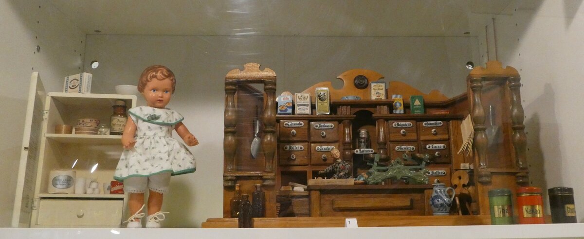 (241'534) - Verk�uferliladen am 18. Oktober 2022 in Spiez, Spielzeugmuseum