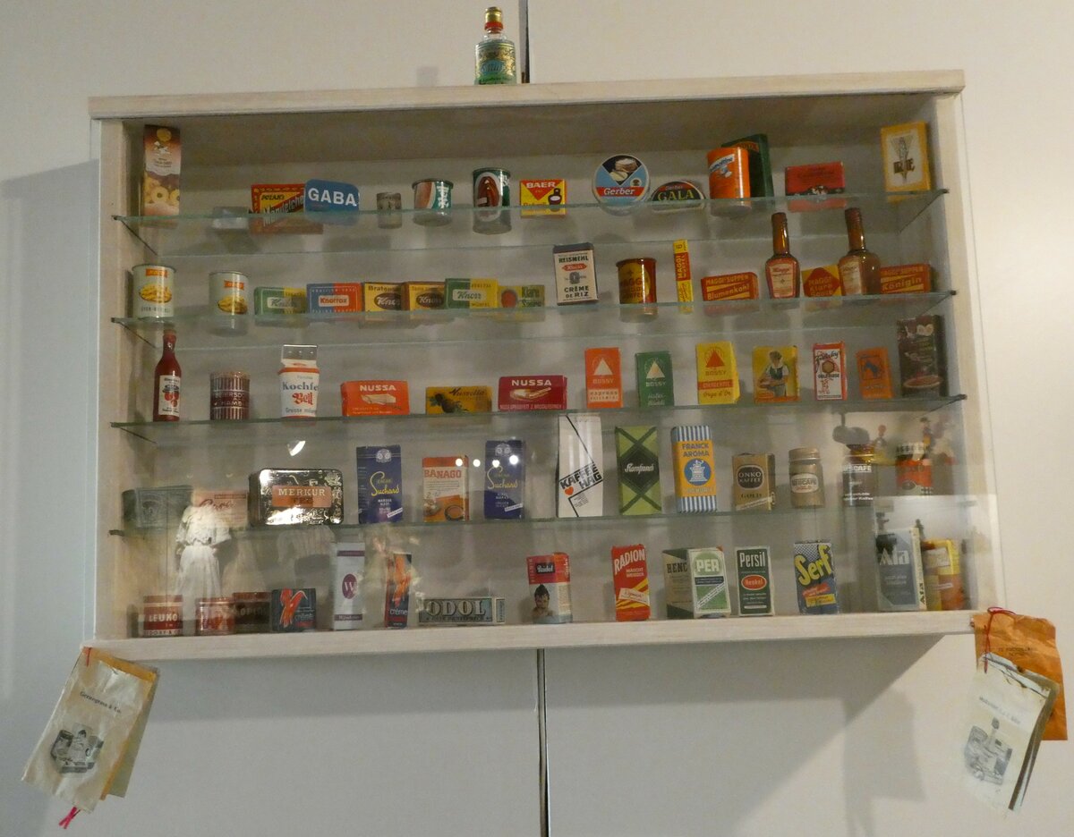 (241'541) - Verk�uferliwaren am 18. Oktober 2022 in Spiez, Spielzeugmuseum