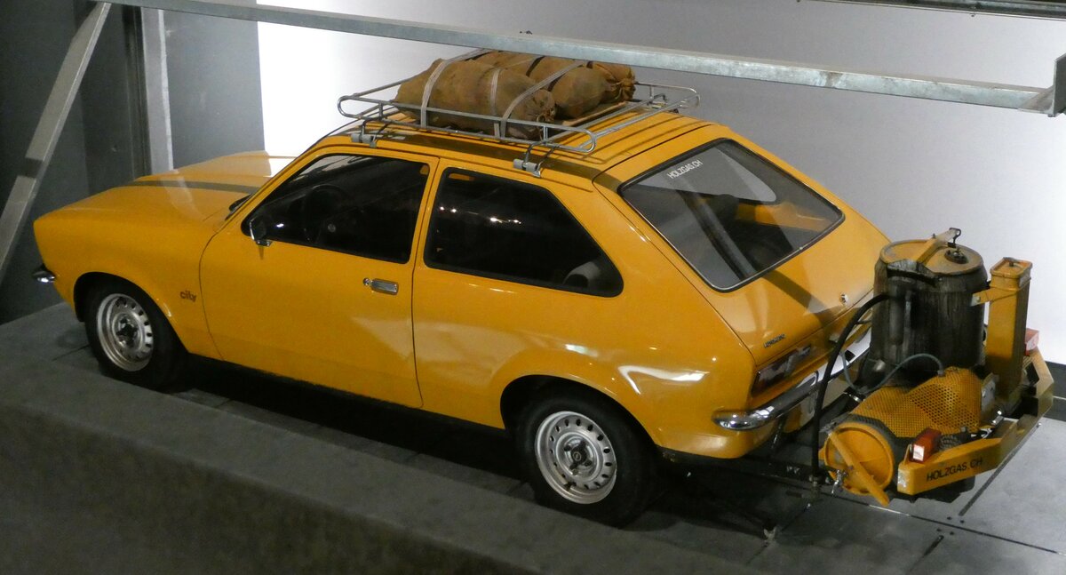 (241'733) - Opel mit Holzvergaser am 22. Oktober 2022 in Luzern, Verkehrshaus