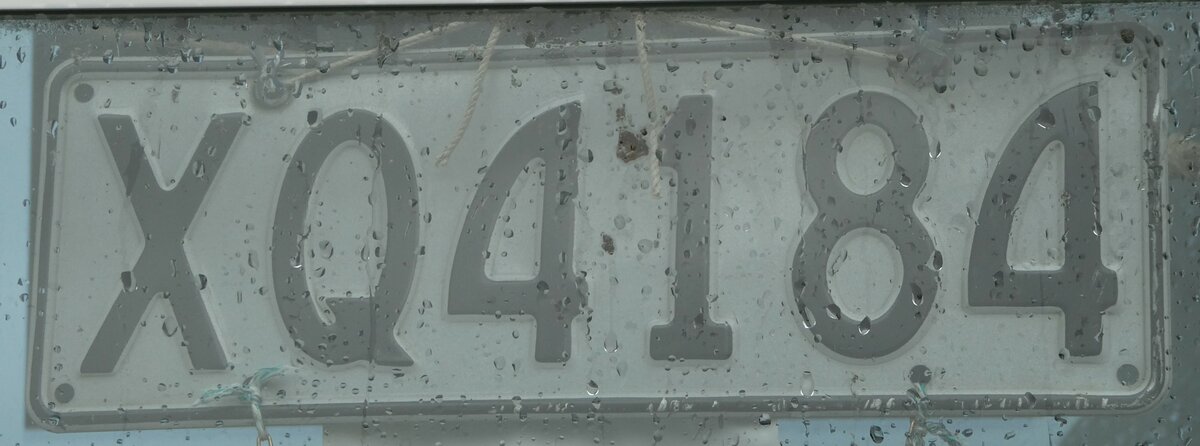 (242'124) - Autonummer aus Neuseeland - XQ4184 - am 5. November 2022 beim Bahnhof Interlaken Ost